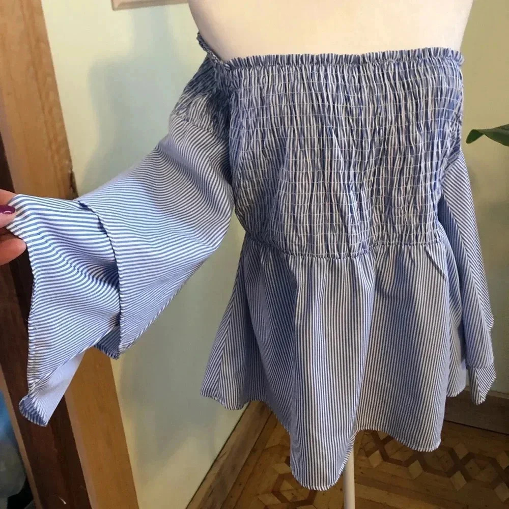 Off shoulder bell sleeve top
